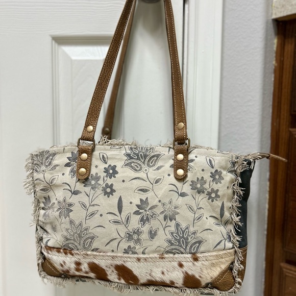 Myra Bag Upcycled Shoulder / Tote Bag cow hide and floral. - Picture 3 of 9